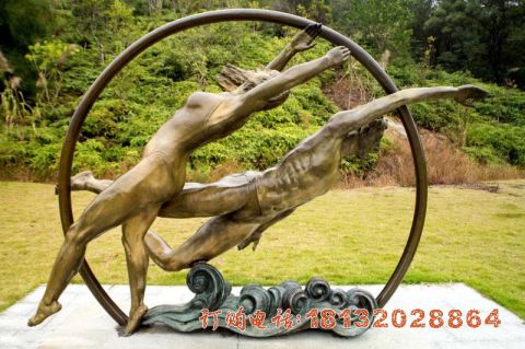 公园游泳的人物(wù)铜雕