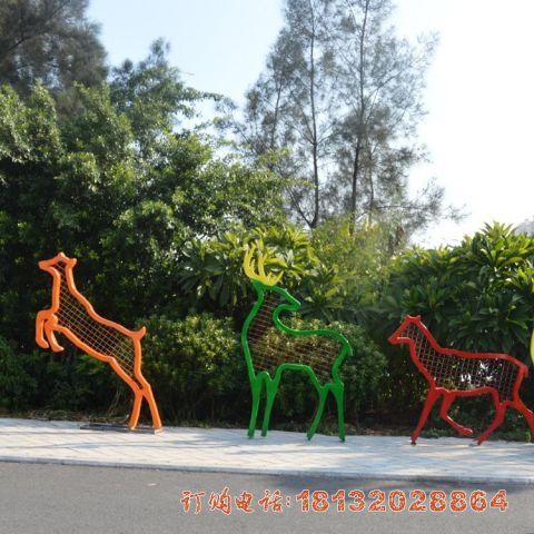 彩色不锈钢剪影梅花(huā)鹿雕塑