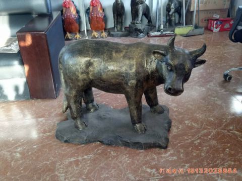 小(xiǎo)型铜雕牛雕塑
